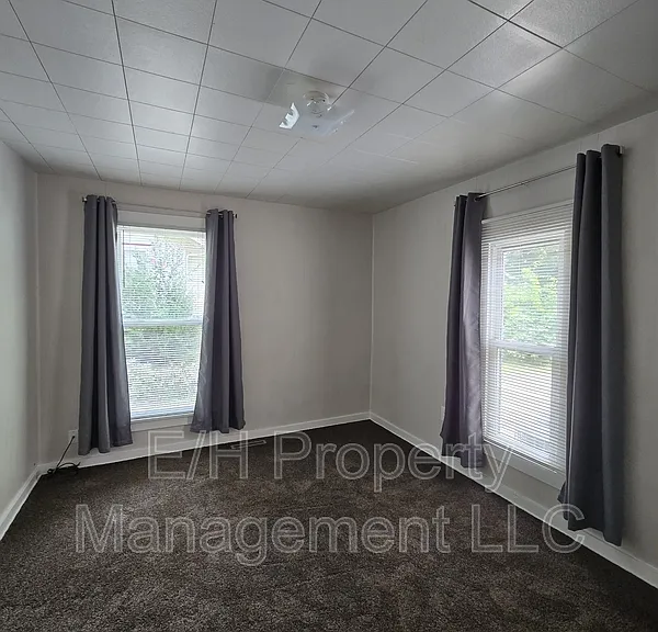 322 N Park Ave — Photo 16