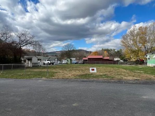 133 Allegheny St, White Sulphur Springs, WV 24986