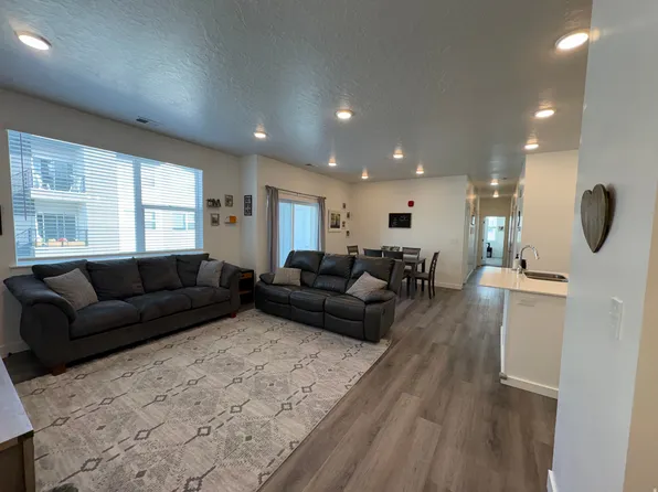 462 W 40 S Unit 203, Providence, UT 84332