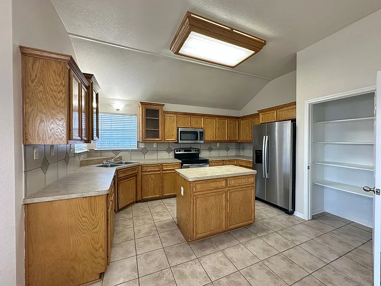 2709 Hydrangea Ave — Photo 11