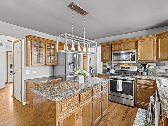 4th image of 307 Cass St