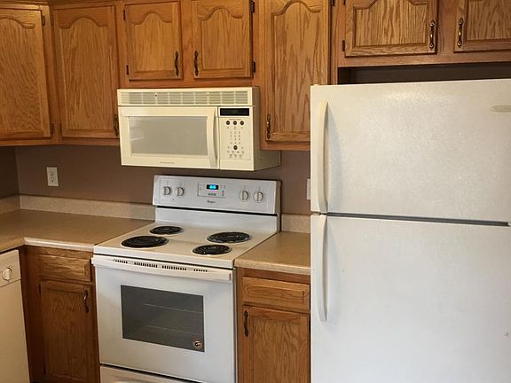 3rd image of 823 Cobbler Ln E