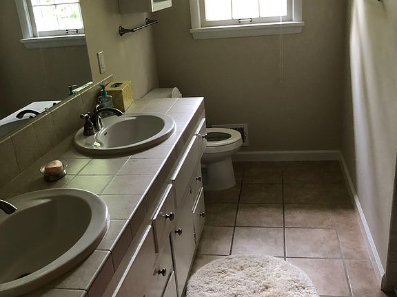3rd image of 371 Cedar Ridge Rd