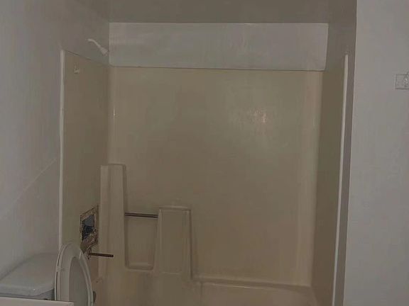 2nd image of 465 W Ivyglen St