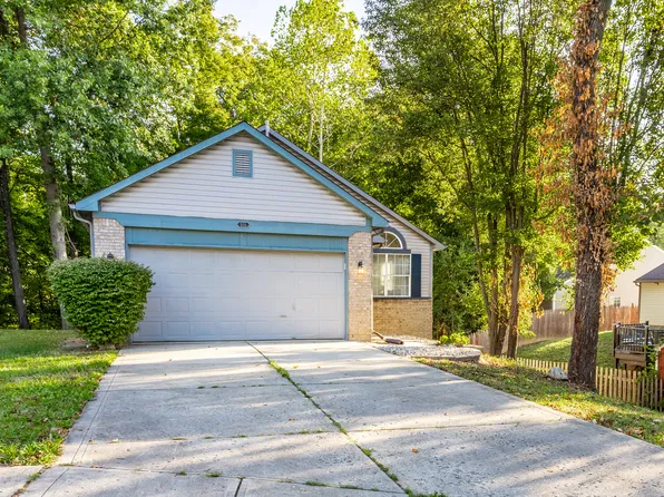 555 Grand Woods Dr, Indianapolis, IN 46224