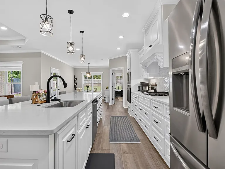 9025 Wooddale Dr — Photo 8