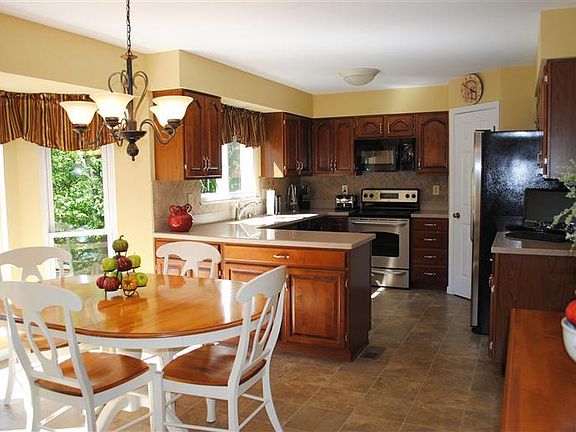 5th image of 2571 Sierra Dr