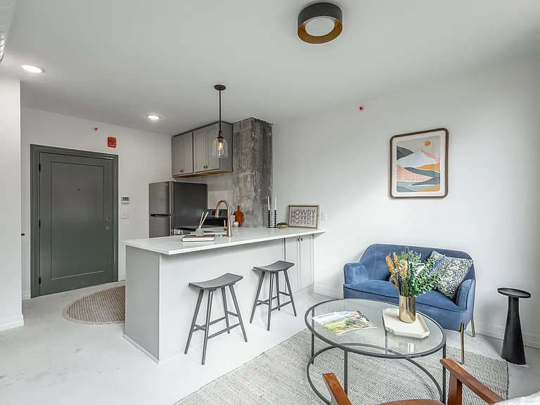 117 E 7th St #206 — Photo 8
