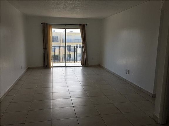 3rd image of 18100 Atlantic Blvd APT 203