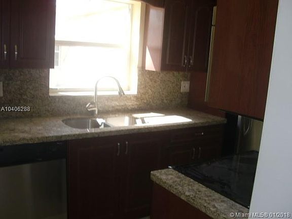 3rd image of 1940 NE 175th St