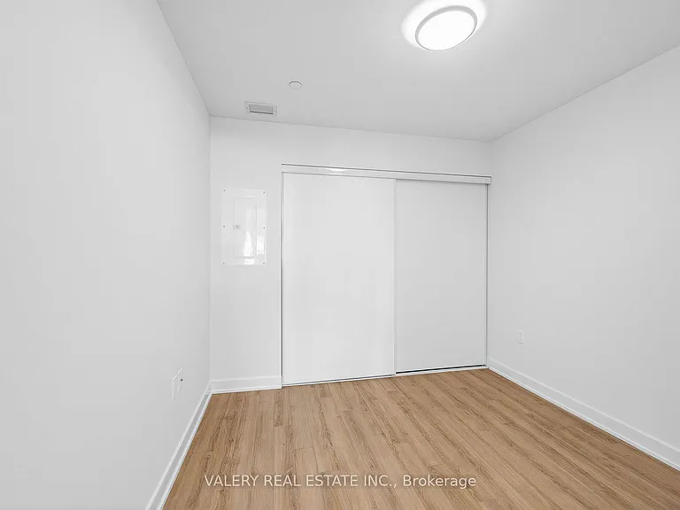 39 Niagara St #125 — Photo 10