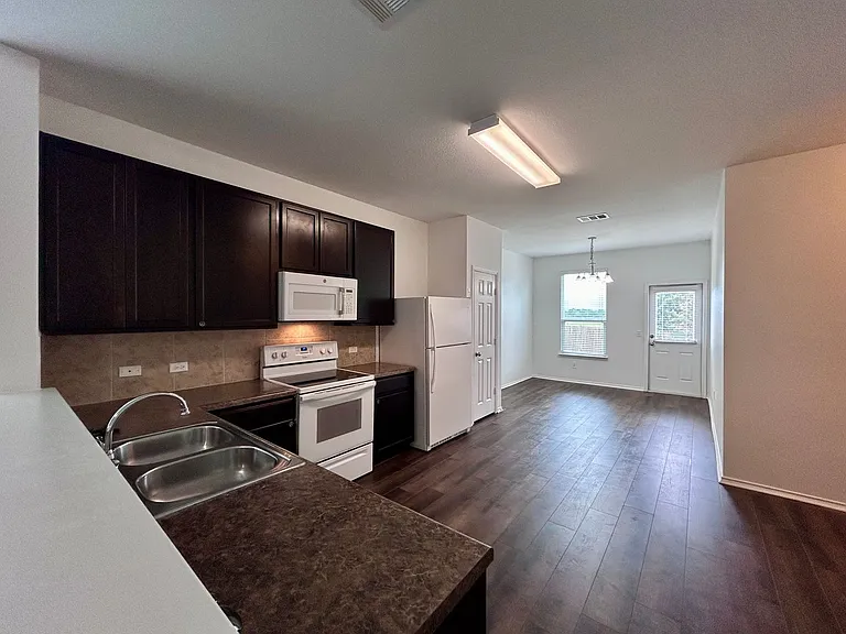 9117 Southwick Dr — Photo 5