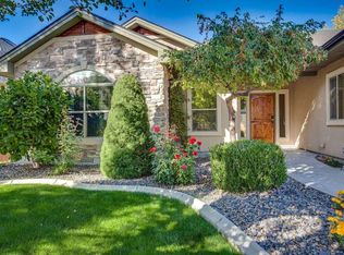 1074 W Yosemite Dr, Meridian, ID 83646