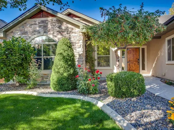 1074 W Yosemite Dr, Meridian, ID 83646