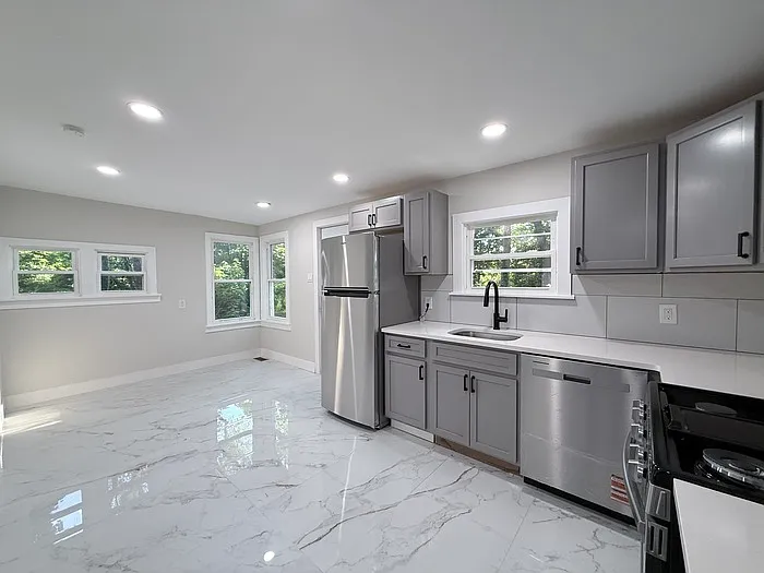 612 Spruce St — Photo 16