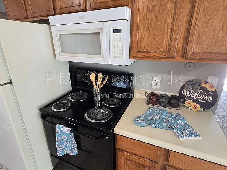 153 S Cypress Ave — Photo 12