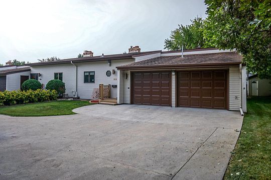 3rd image of 908 9th St E #7