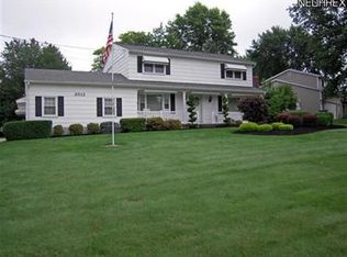 3012 Palmarie Dr, Poland, OH