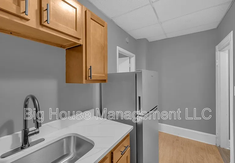 339 E 25th St #2 — Photo 6