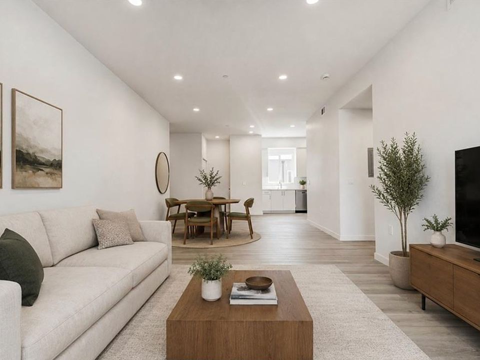 1st image of 14810 Delano St #302