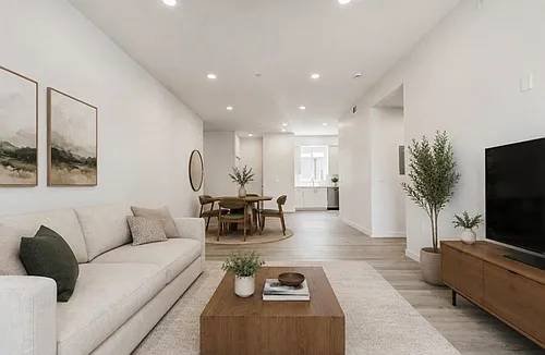 14810 Delano St #302 Photo 1