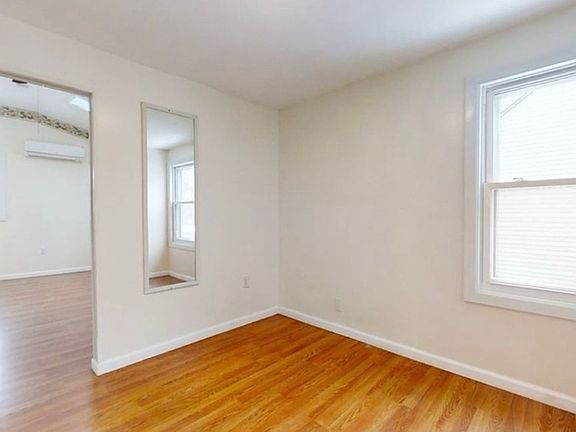 3rd image of 51 Marilyn Dr