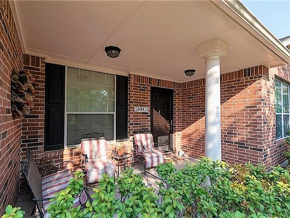 4th image of 3219 Saint Genevieve Dr