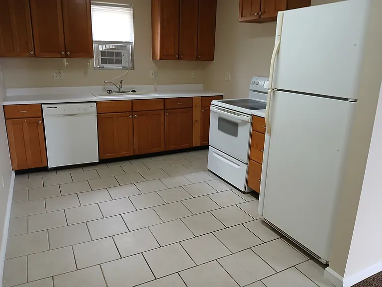 321-6 E Mill St — Photo 3