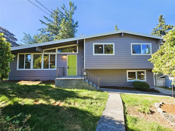 9230 215th Street SW, Edmonds, WA 98020