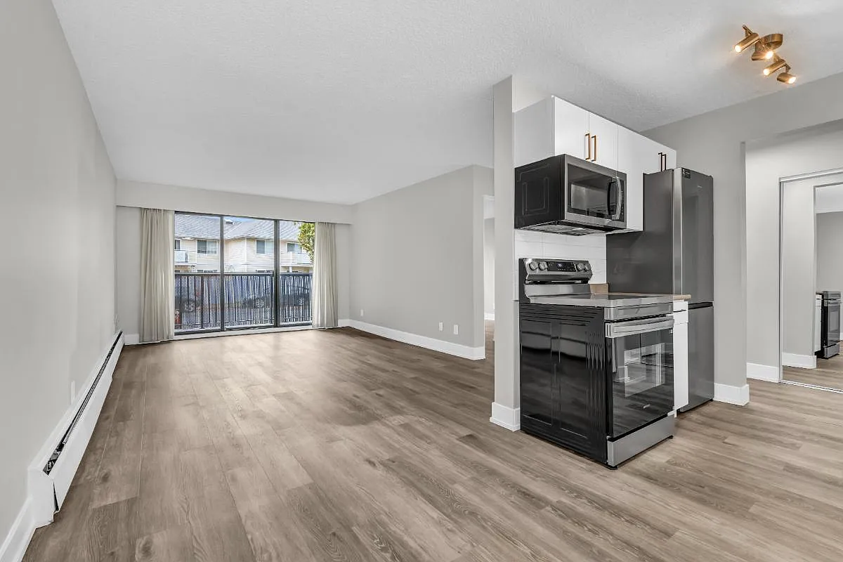 Maple Manor Apartments — Photo 3