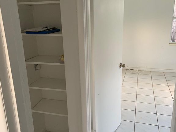 3rd image of 3133 Crestwood Dr