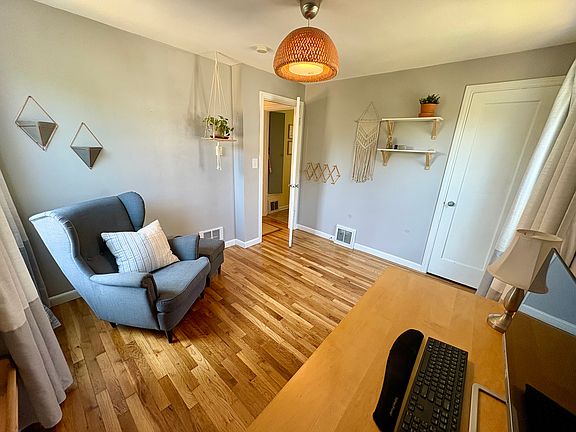 Office space with ability to convert into 3rd bedroom