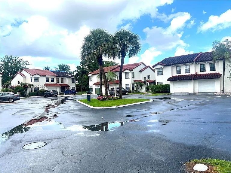 13473 Fountain View Blvd #1 — Photo 31
