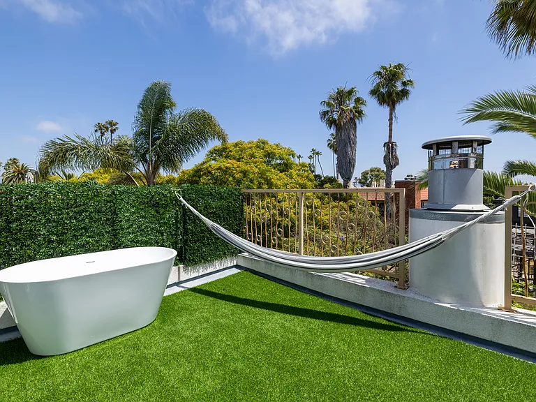 2419 Ocean Ave — Photo 45