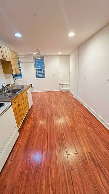 3 bed, 1.0 bath, $4,845 — Photo 2