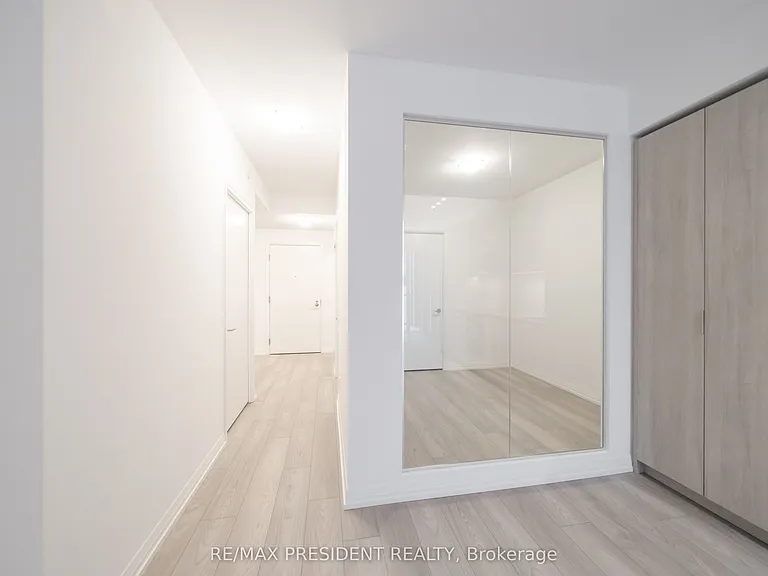 400 King St W #610 — Photo 23
