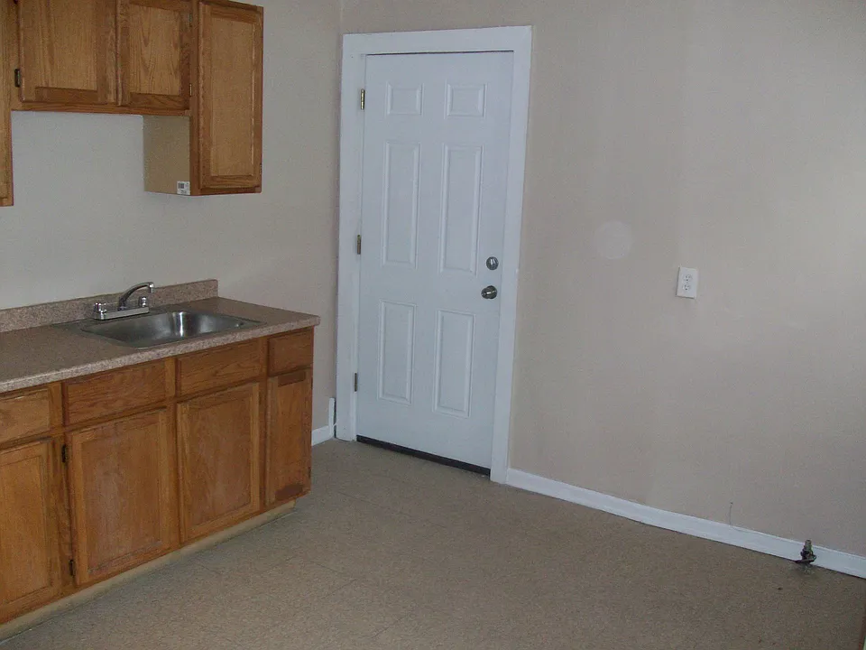 8057 S Marshfield