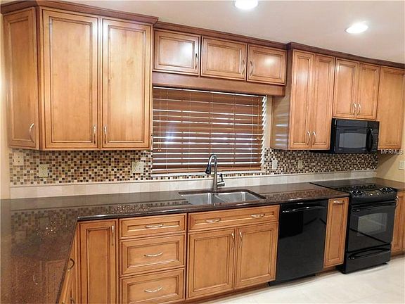 5th image of 11008 Saginaw Dr