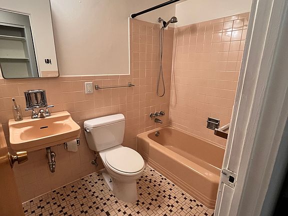 2nd image of 926 N Marion St #2D