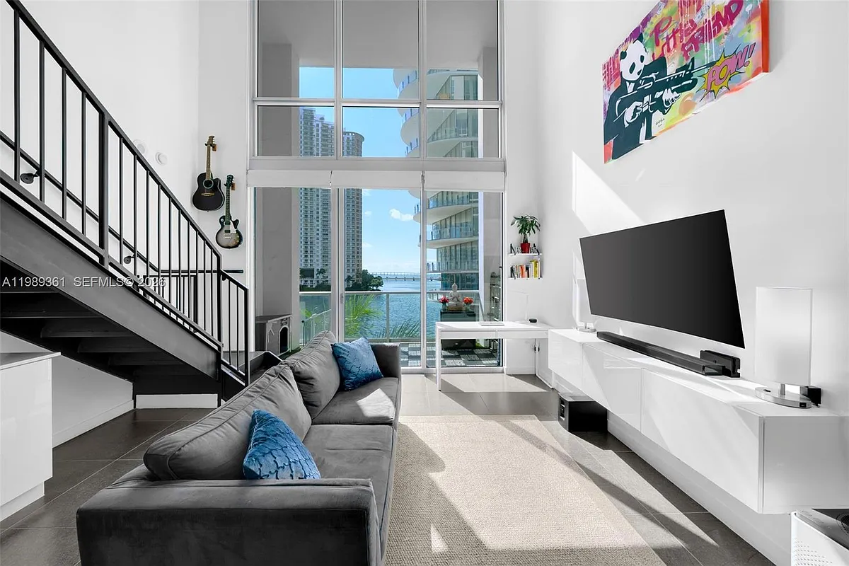 Building Photo - 300 S Biscayne Blvd #L-410