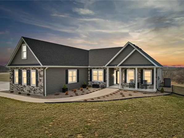 10022 Airfield Ln, Richmond, MO 64085