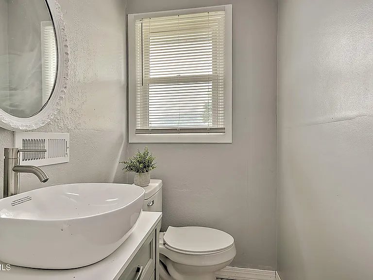 463 Manville Rd — Photo 16