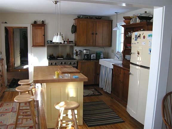 Great Kitchen with Viking Range