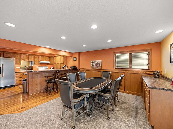 4th image of 613 Trail Ridge Rd