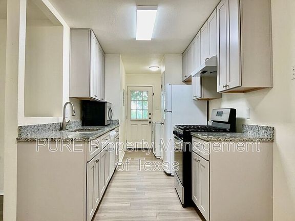 3rd image of 417-418 Parkhill Cv