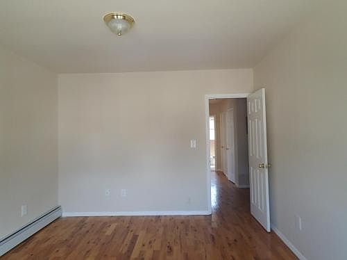 2nd image of 950 E 231st Street