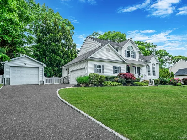 24 4th Avenue, Rocky Point, NY 11778