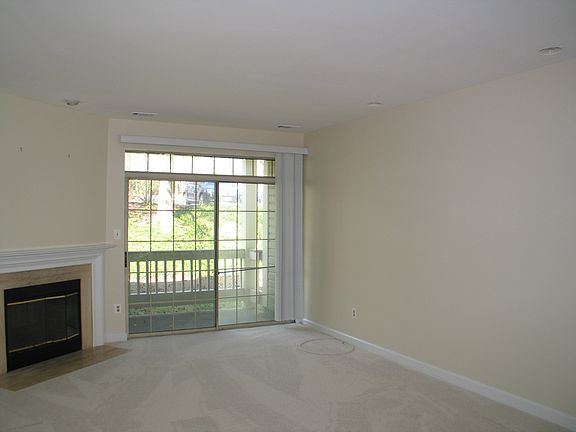 3rd image of 5915 Barbados Pl APT 102