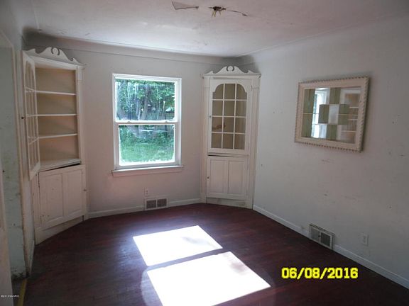 5th image of 720 Fairbanks Ave