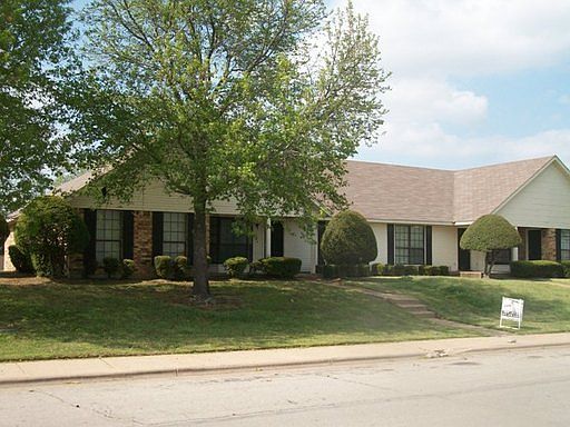 1st image of 806 Biloxi Dr